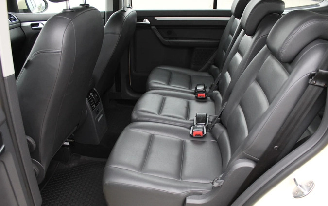 Volkswagen Touran cena 25700 przebieg: 455600, rok produkcji 2016 z Orzesze małe 211